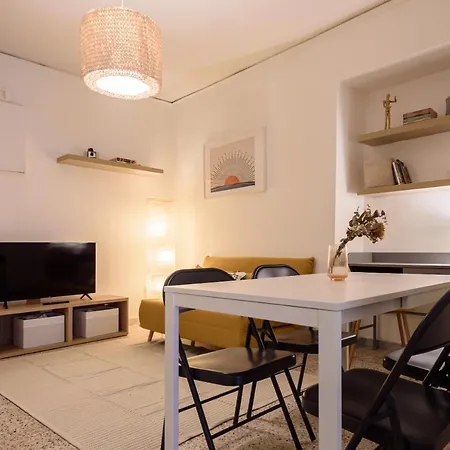 Apartment Piazza Gesu E Maria 4 *