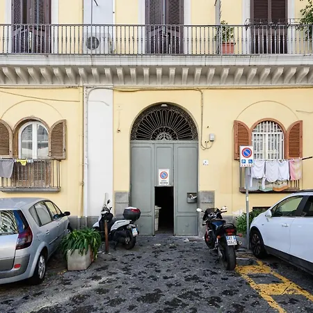Piazza Gesu E Maria 4 Apartment *